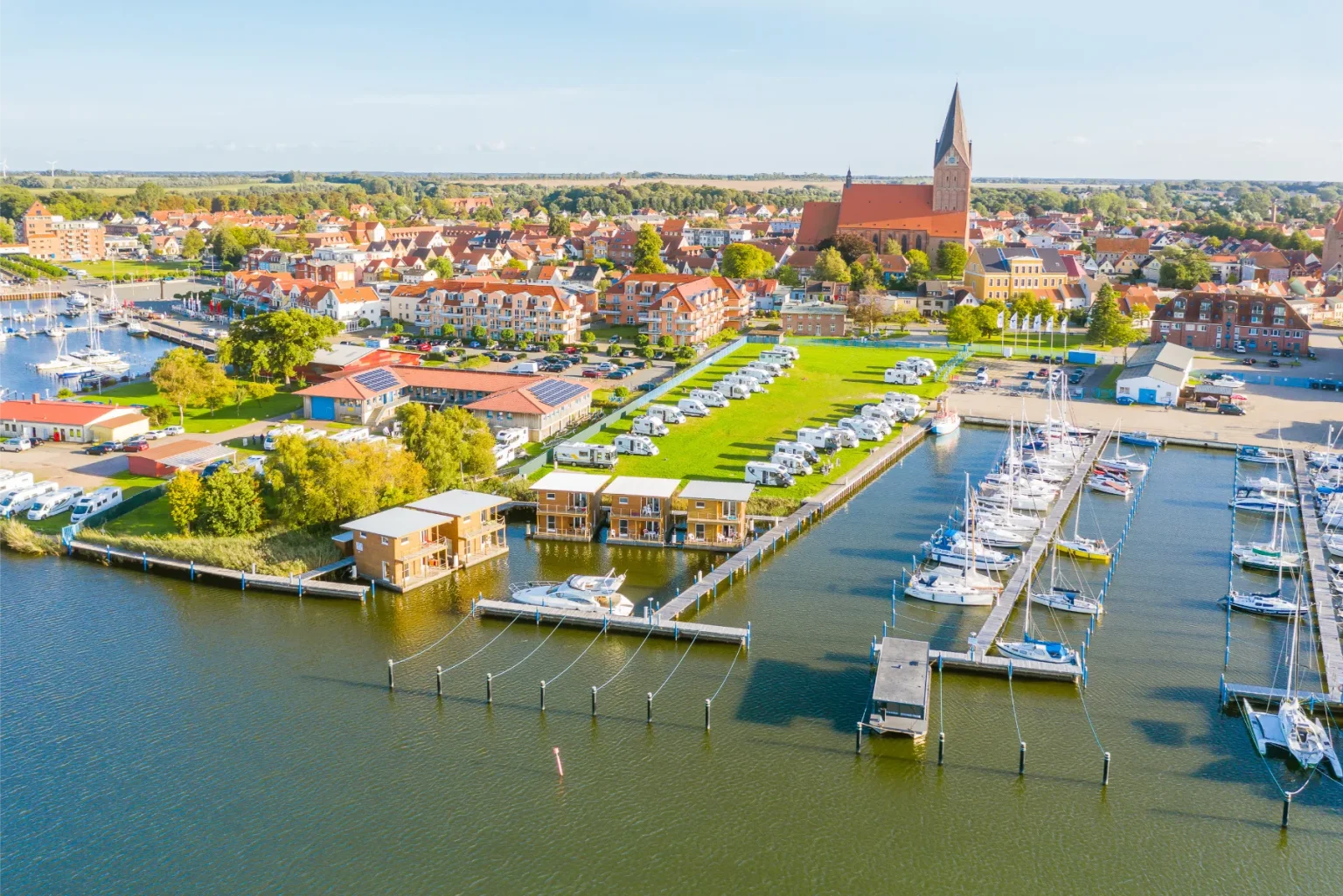 Schwimmende Ferienhäuser an der Marina Barth am Bodden