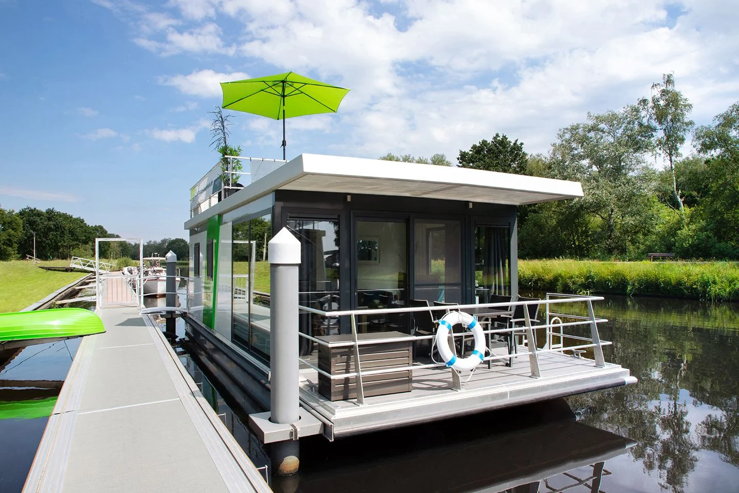 Hausboot-Suite in der Uckermark bei Templin in Brandenburg